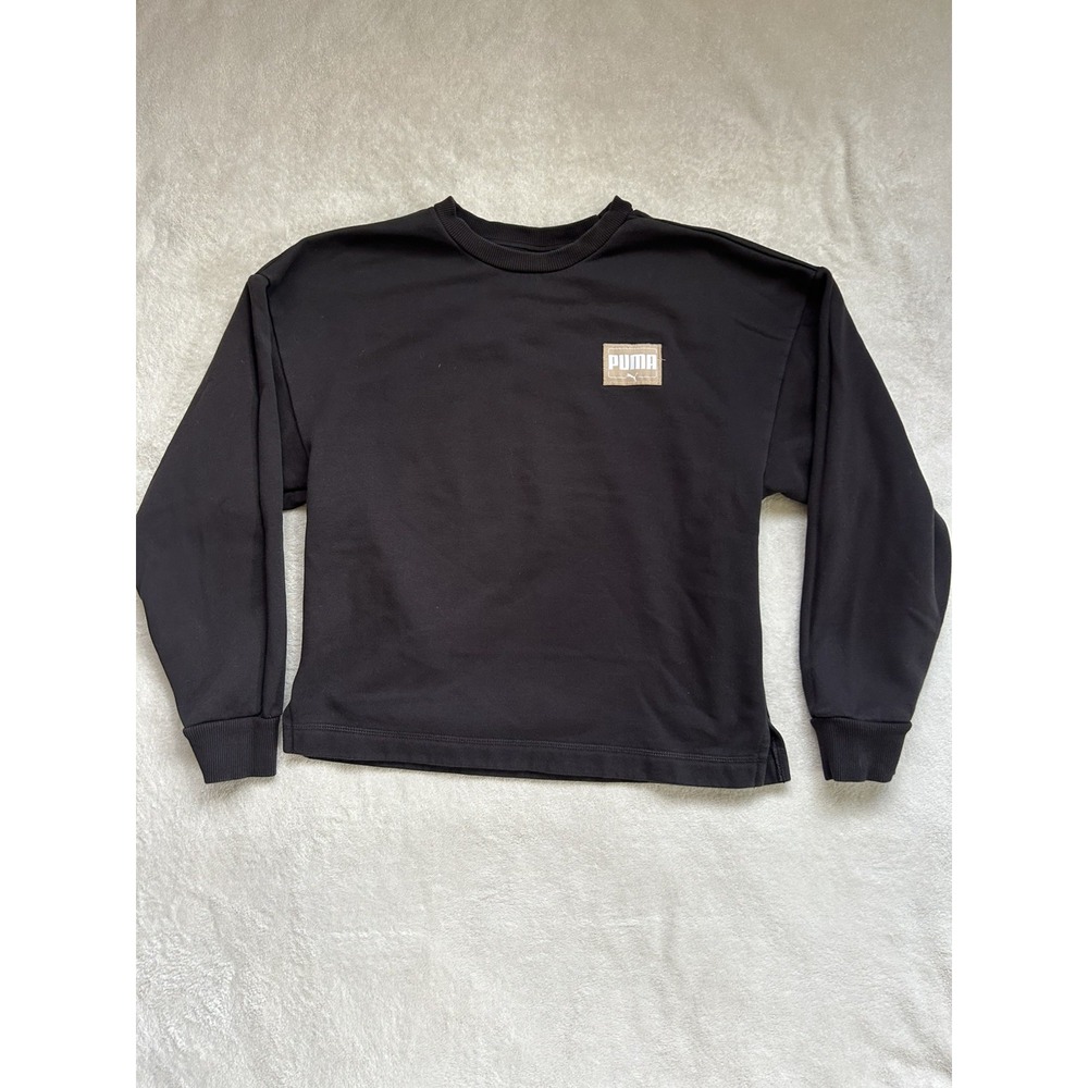 Puma black long sleeve crewneck sweatshirt slightly cropped #athleisure #puma
